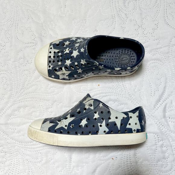 Native Jefferson Star Print Sneakers Size 9 - Picture 2 of 12